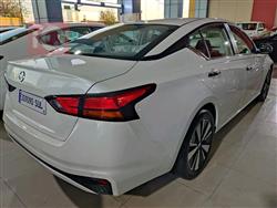 نيسان ألتيما